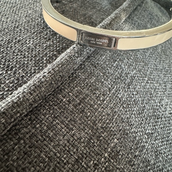 Henri Bendel Clasp Bracelet - Picture 4 of 4